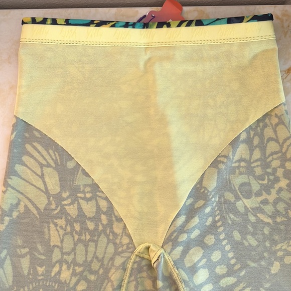 Fabletics Mesh Me Smoothing High Waist Short - Picture 5 of 7